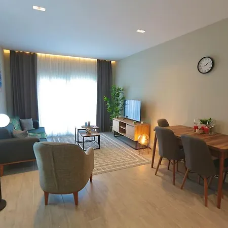 Apartamento Merkezde Havuzlu Bahceli Daire Çeşme
