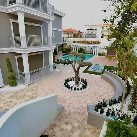 Apartman Merkezde Havuzlu Bahceli Daire