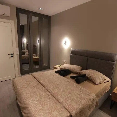Merkezde Havuzlu Bahceli Daire