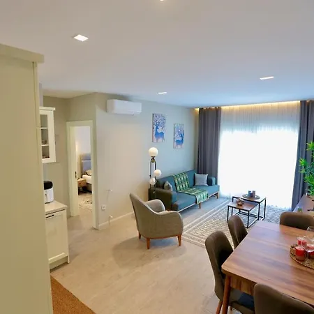 Merkezde Havuzlu Bahceli Daire Apartment Cesme